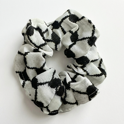 Classic Kufiya Scrunchie - White & Black