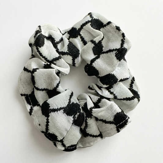 Classic Kufiya Scrunchie - White & Black