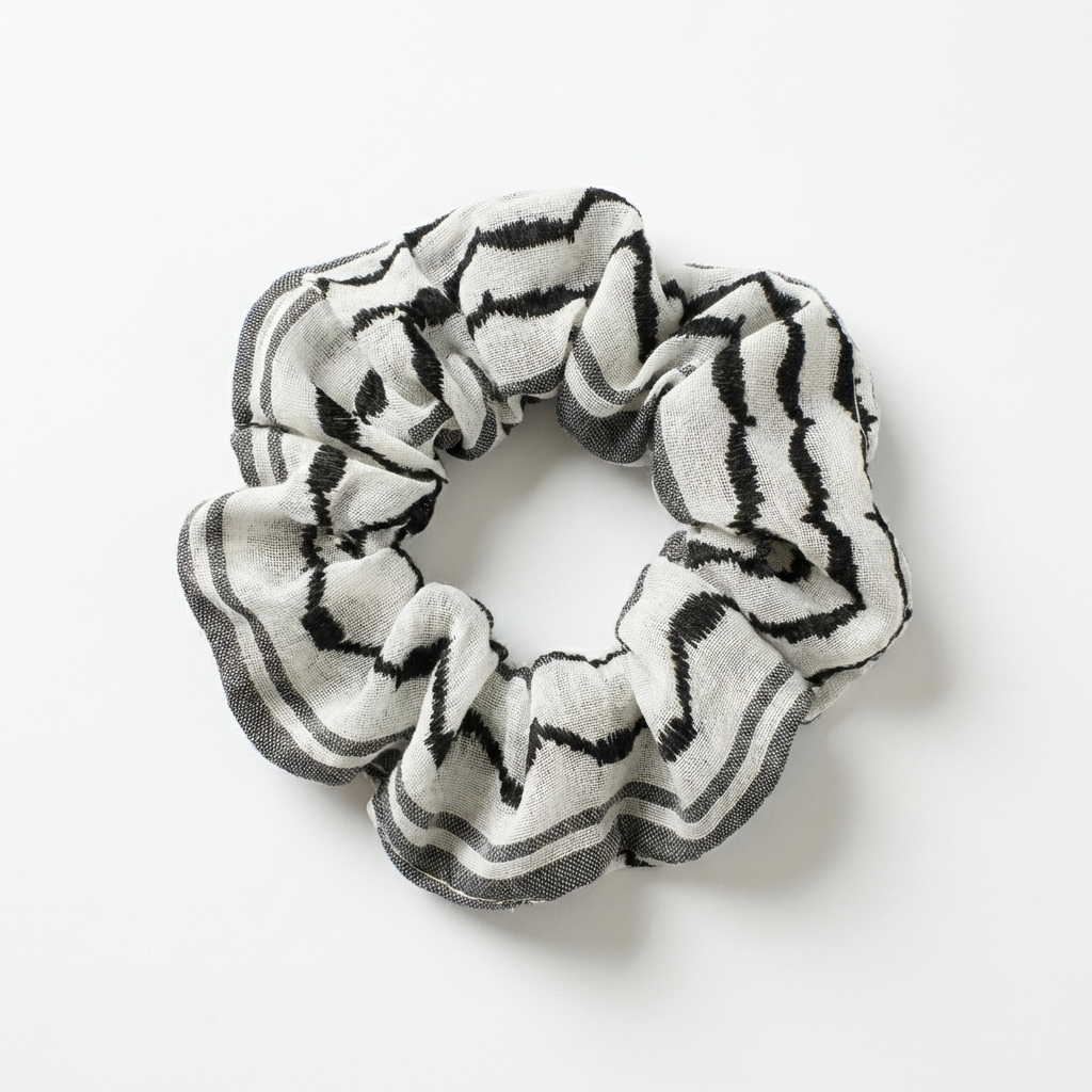 Classic Kufiya Scrunchie - White & Black